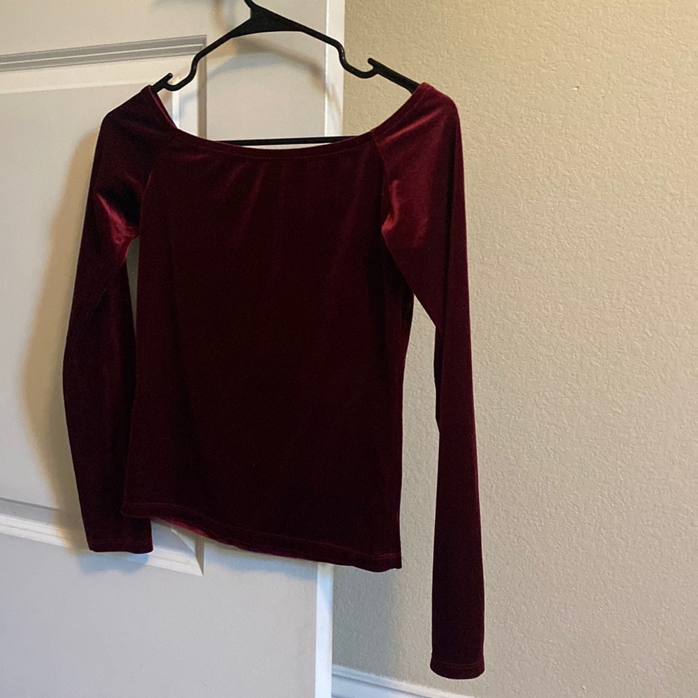 Off the shoulder red velvet long sleeve
